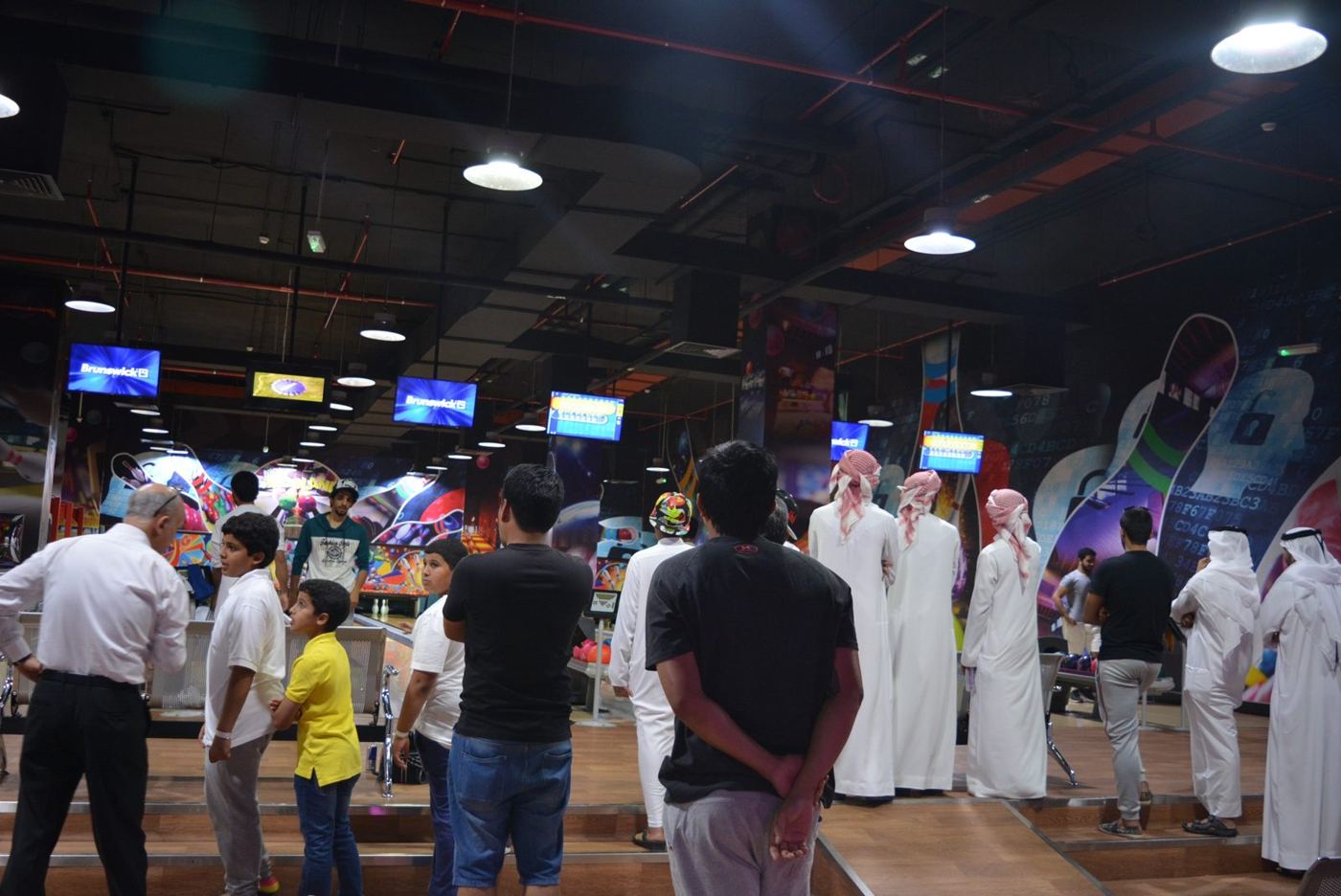 Crowds at the Badoland bowling lanes
